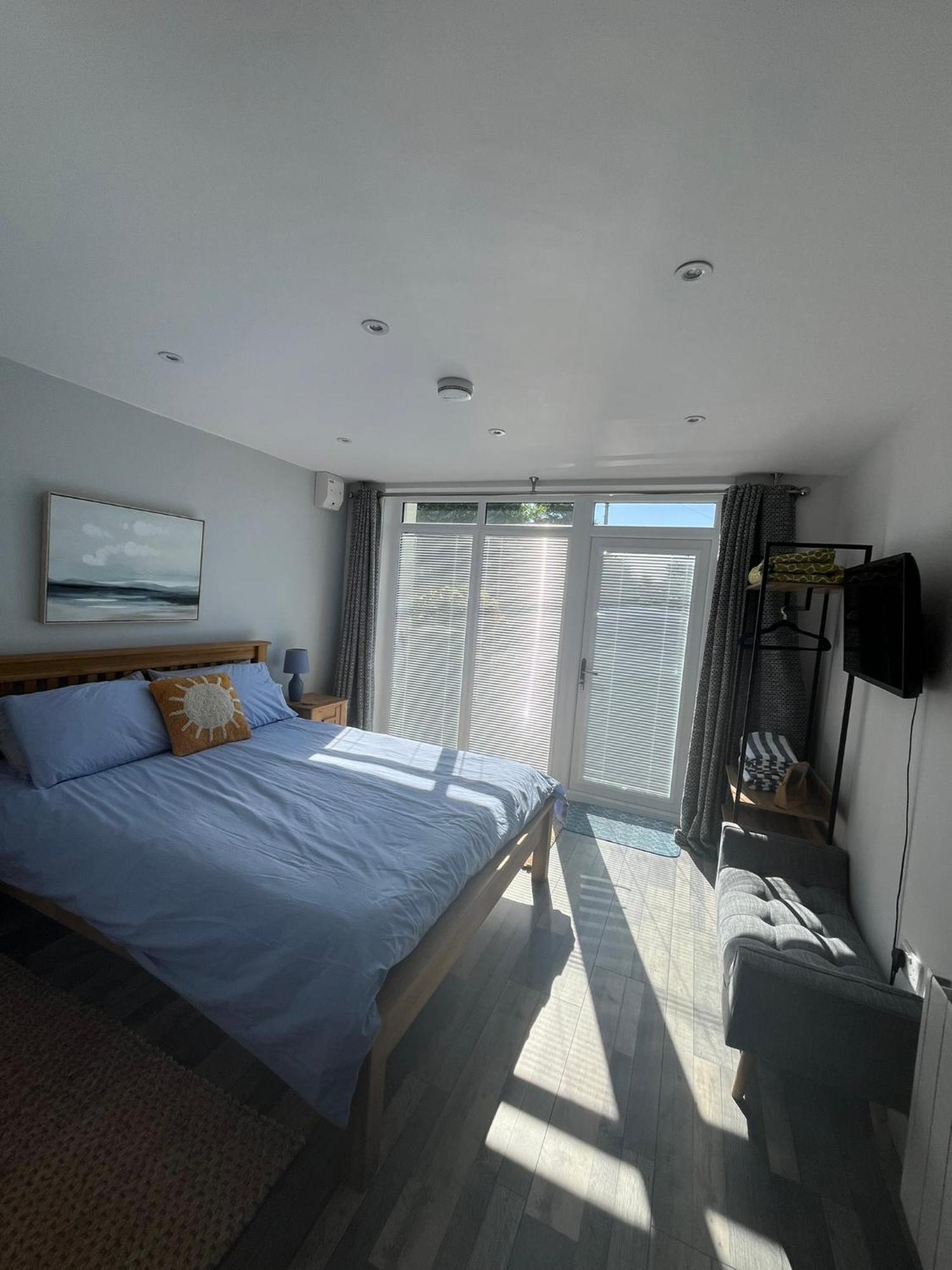 Entire Guest Suite In Four Mile Bridge, Rhoscolyn Valley Eksteriør bilde